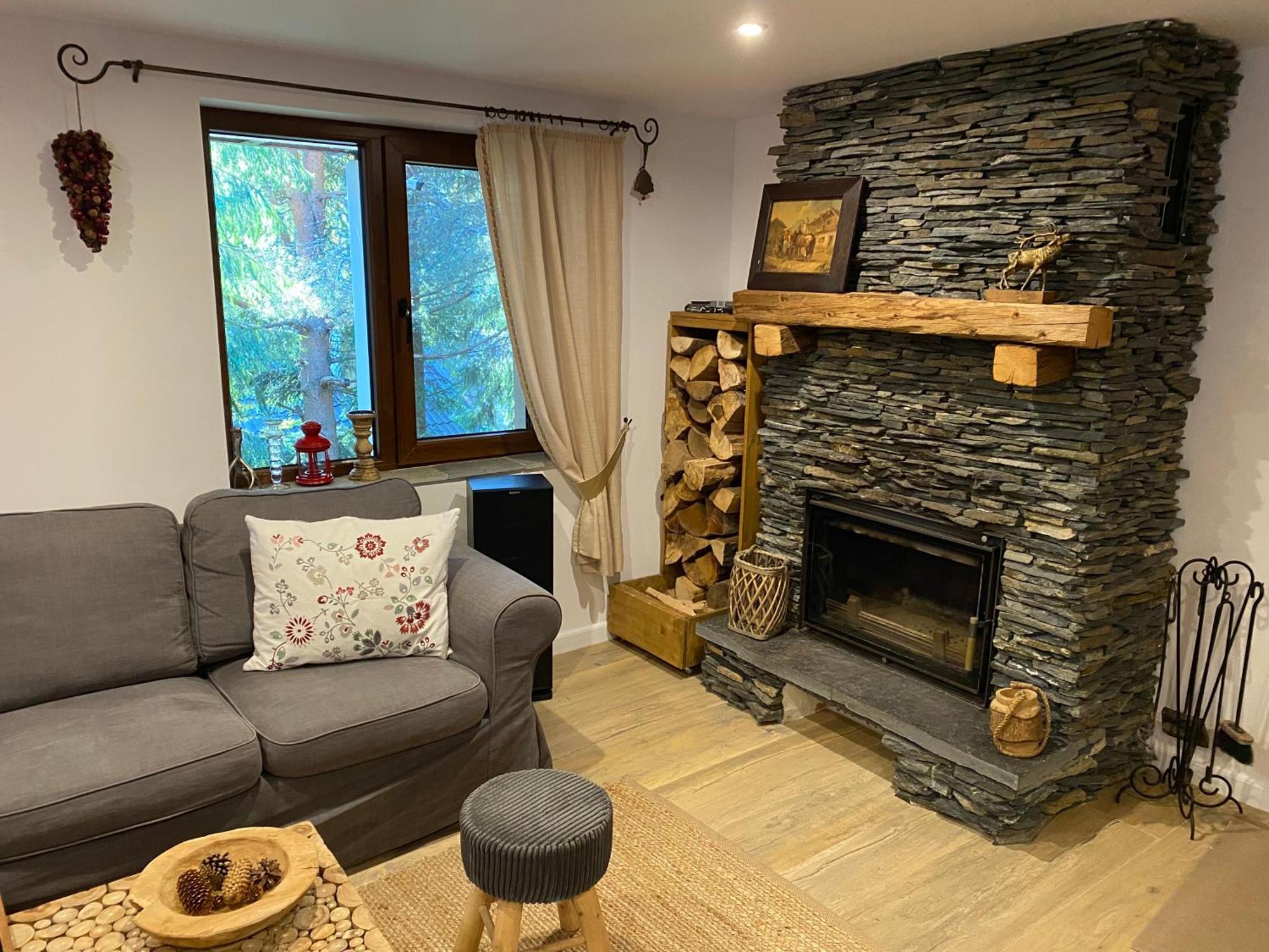 Mountain Chalet - Cabana La Muntele Baisorii Muntele Cacovei  Екстер'єр фото